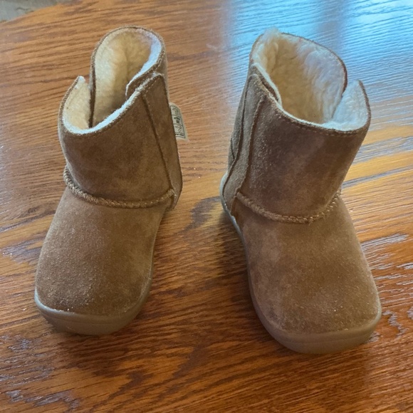 UGG Other - UGG Toddler Girl Keelan Boots in Chestnut sz 6 EUC